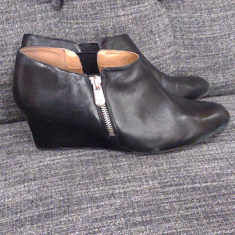 Adrienne Vittadini genuine leather booties, size 8 1/2.